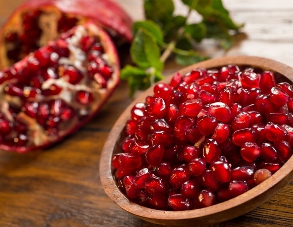 Гранат нужно есть с косточками или без? Ответ дала врач-диетолог 
