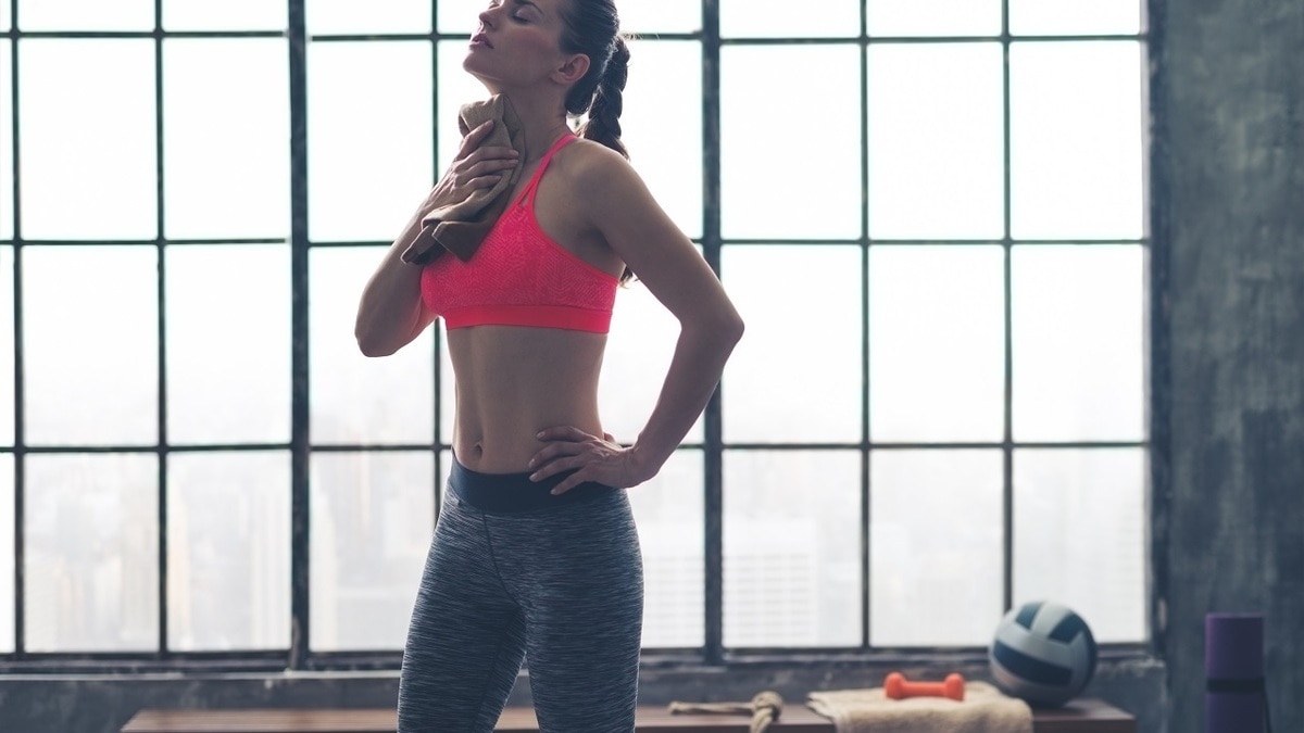 «Пропотеешь, но не похудеешь»: эксперт объяснила, в какой одежде опасно заниматься спортом