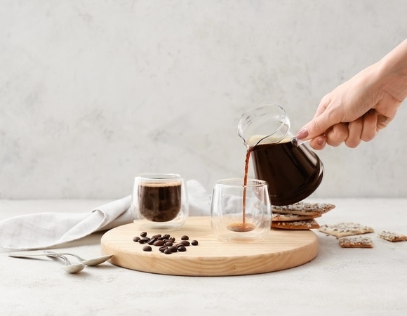 Ученые сказали, в какое время нужно переставать пить кофе — иначе не уснете Ученые сказали, в какое время нужно переставать пить кофе — иначе не уснете