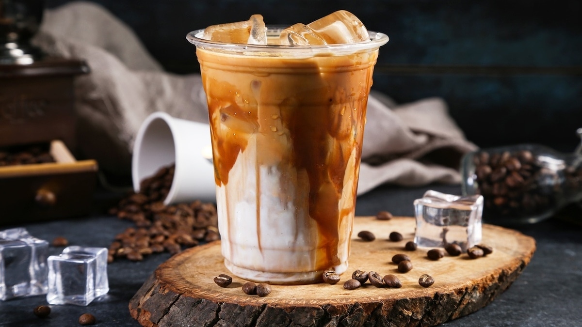 Добавки не надо: нутрициолог сообщила, чем обернется любовь к холодному кофе