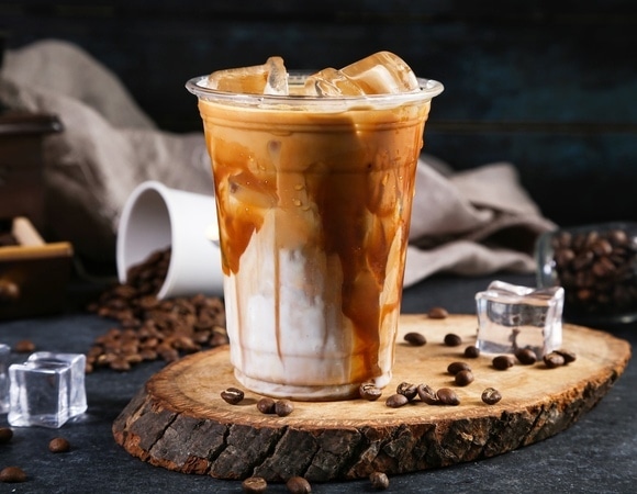 Добавки не надо: нутрициолог сообщила, чем обернется любовь к холодному кофе