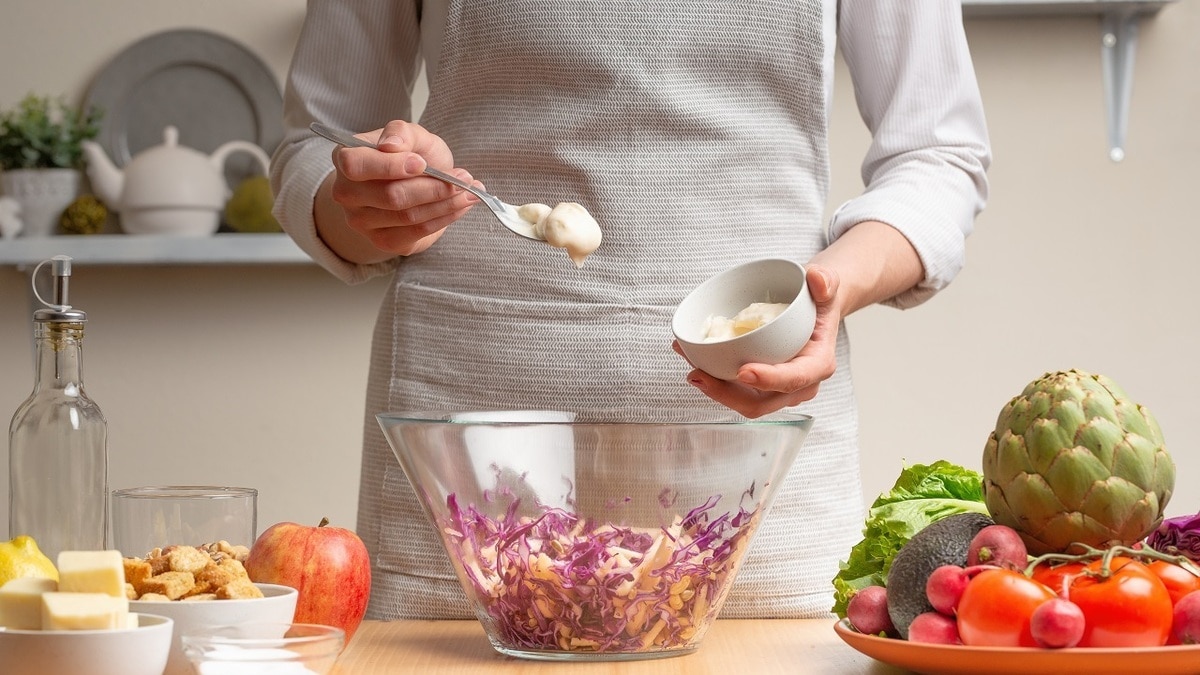 Эксперт объяснила, почему бессмысленно отказываться от майонеза во время диеты