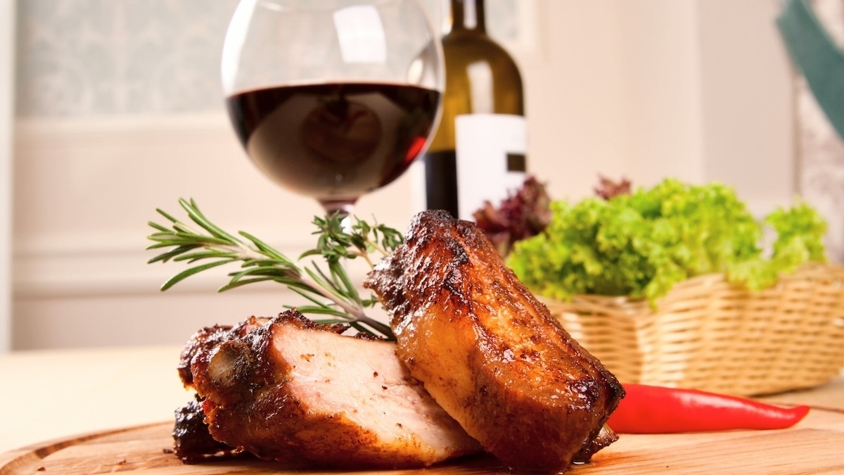 Опасная пара: врач Малышева сказала, почему мясо нельзя запивать вином Опасная пара: врач Малышева сказала, почему мясо нельзя запивать вином