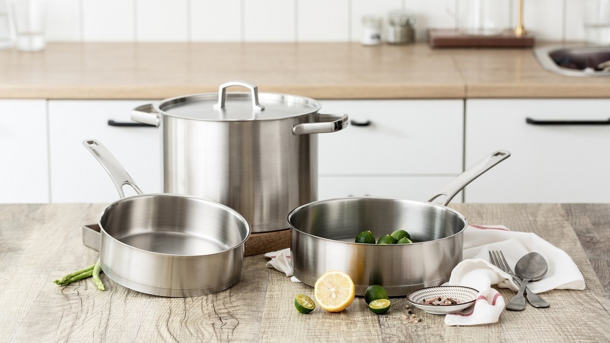 Найден простой и бюджетный способ отмыть посуду из «нержавейки» — будет как новая