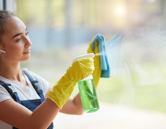 Как вымыть окна без разводов — клинеры поделились своими секретами