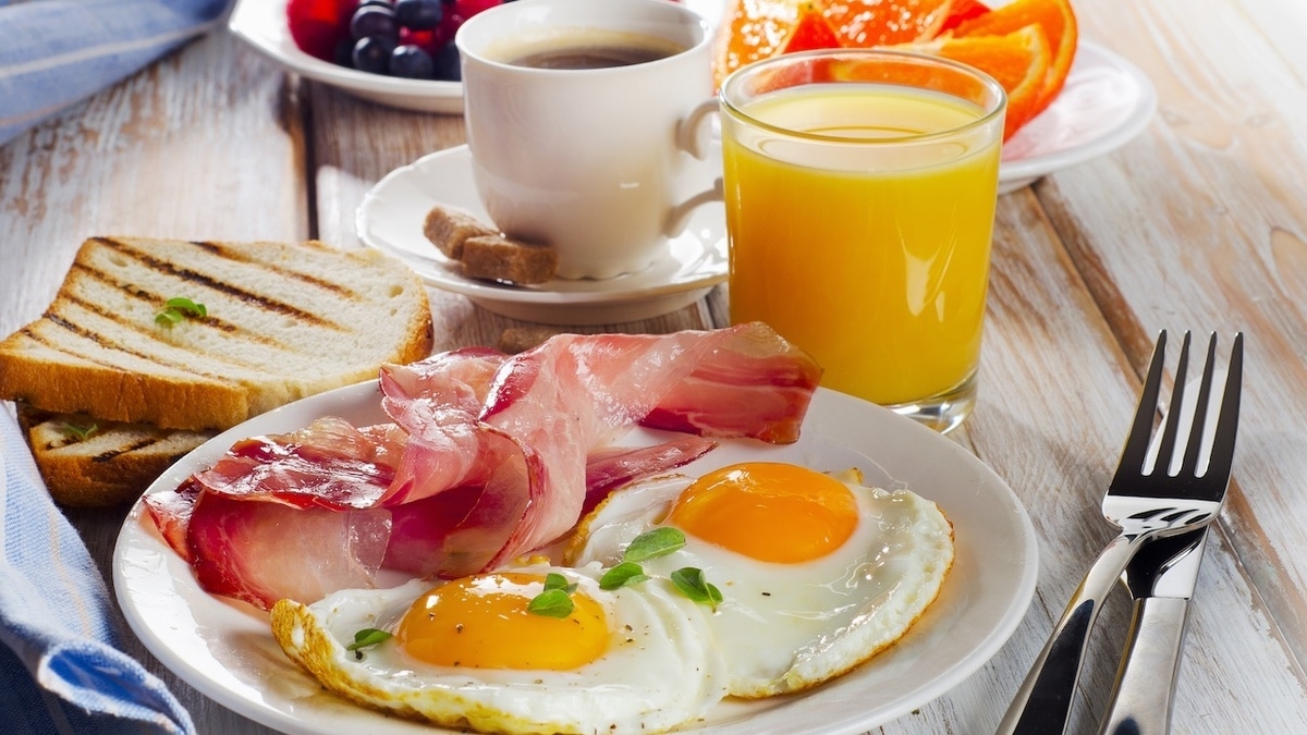 Названы 3 главные ошибки, которые многие допускают за завтраком, — из-за них портится весь день 
