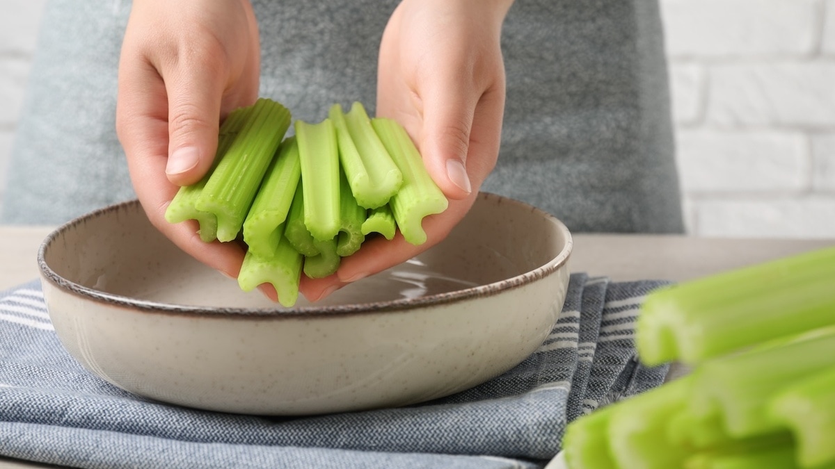 Диетолог ответила, можно ли варить и запекать сельдерей