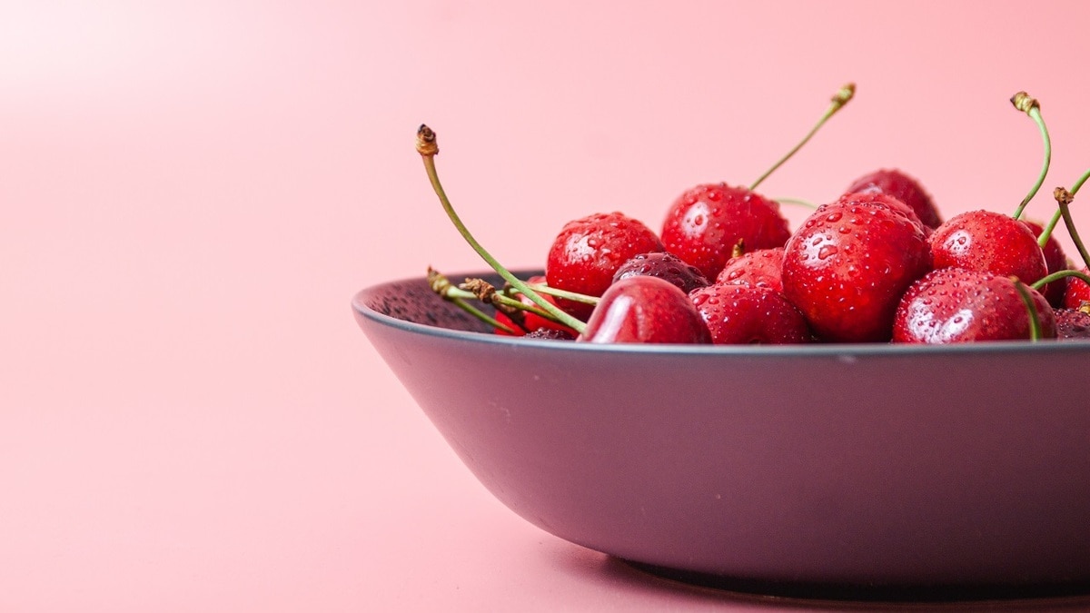 Кому нельзя есть черешню?