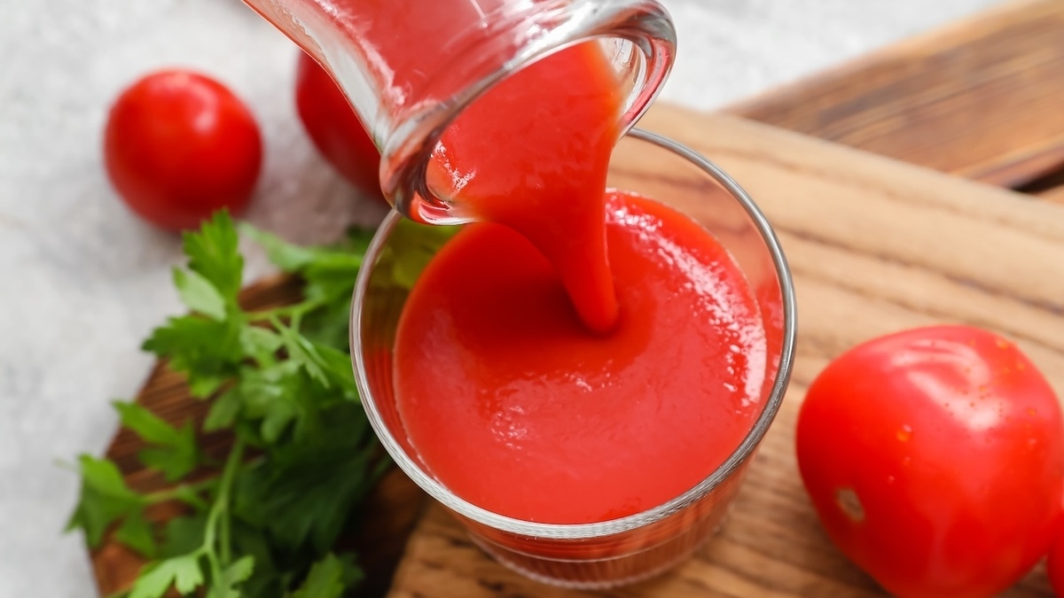 Диетолог сказала, кому придется отказаться от томатного сока 