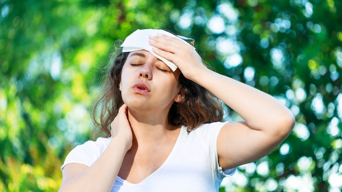 Что нужно убрать из рациона, чтобы меньше потеть летом? Ответила диетолог
