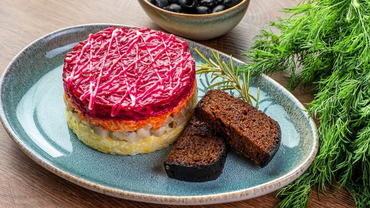 Если надоела обычная селедка под шубой, сделайте ее так — нужен лишь 1 новый продукт 