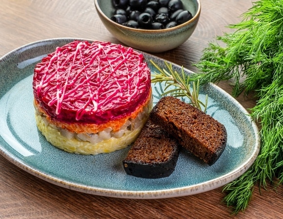 Если надоела обычная селедка под шубой, сделайте ее так — нужен лишь 1 новый продукт Если надоела обычная селедка под шубой, сделайте ее так — нужен лишь 1 новый продукт