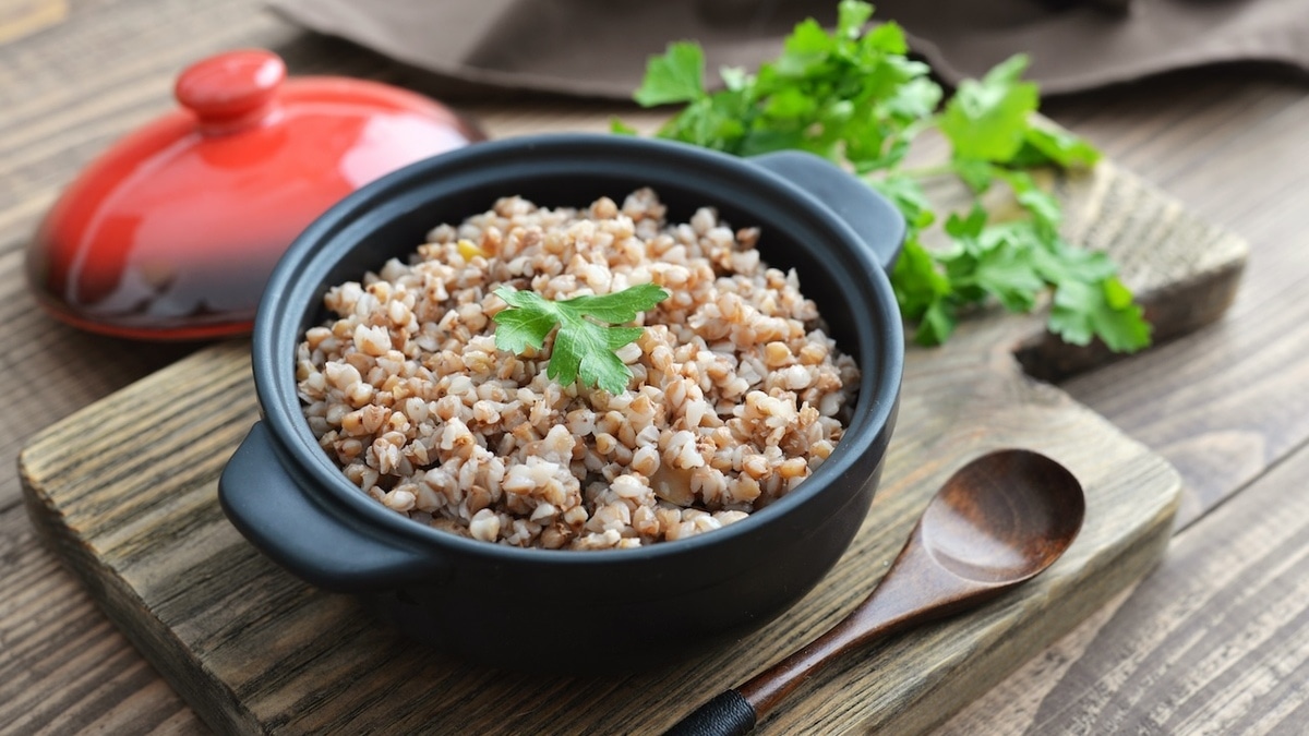Что сделать со вчерашней гречкой — рецепт вкуснейших оладий с крупой