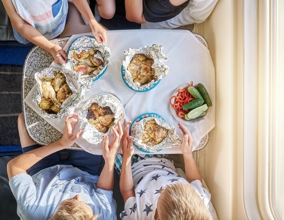 Вопрос недели: что взять в поезд из еды?