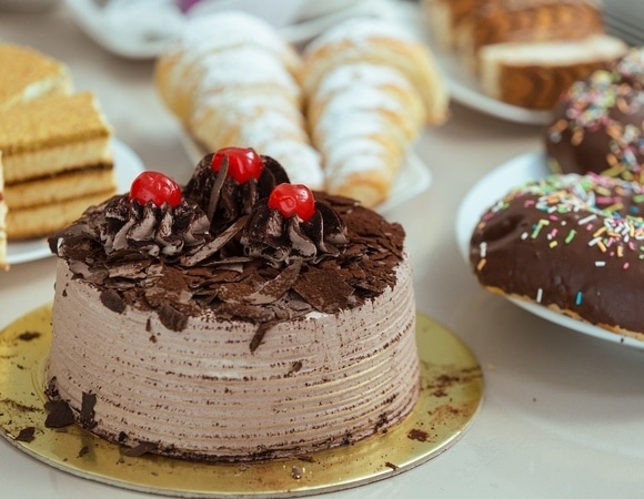 Повод проверить кишечник: найдена самая неочевидная причина тяги к сладкому