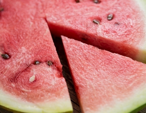 Ошибка или польза: стало известно, можно ли есть арбуз с косточками Ошибка или польза: стало известно, можно ли есть арбуз с косточками