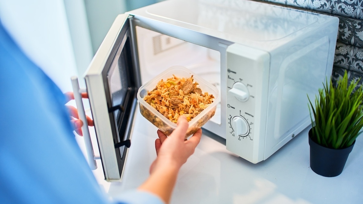 Можно ли греть пластиковые контейнеры в микроволновке? Ответила доктор Павлова Можно ли греть пластиковые контейнеры в микроволновке? Ответила доктор Павлова