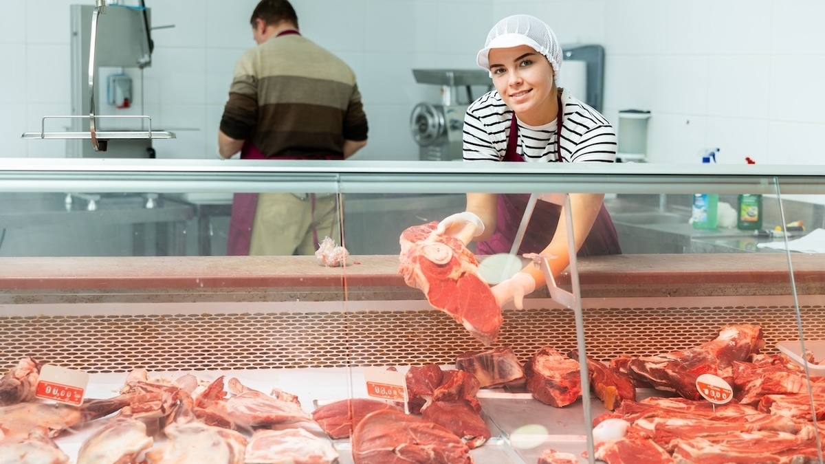Как отличить размороженное мясо от охлажденного — ответили в Роспотребнадзоре 