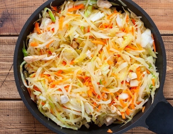 Как вкусно потушить капусту — самый удачный рецепт без одного «базового» ингредиента!