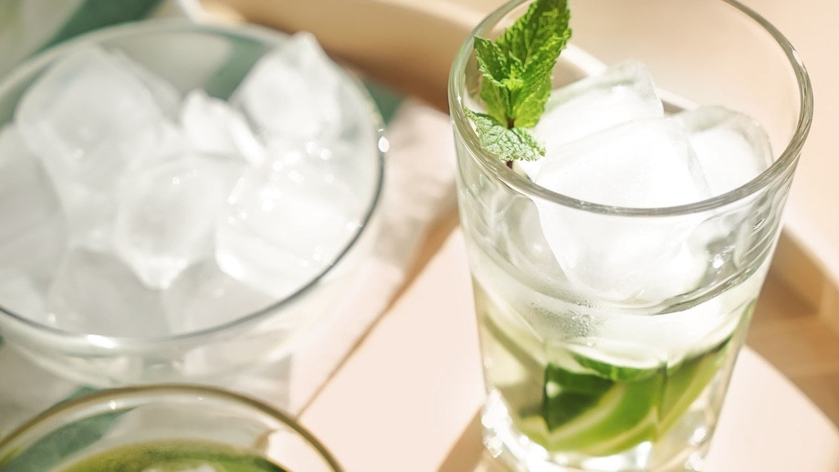 Шок для организма: врач сказала, почему ледяные напитки противопоказаны в жару
