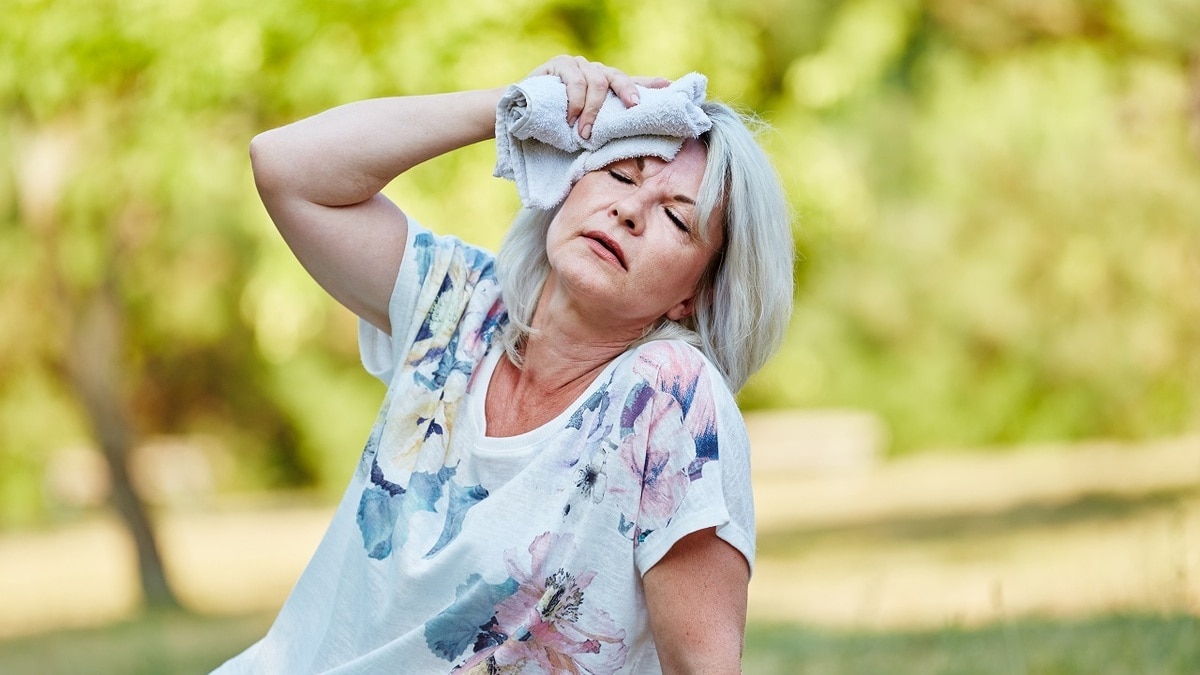 Не меньше литра в день! Стало известно, какой напиток необходим пожилым в жару