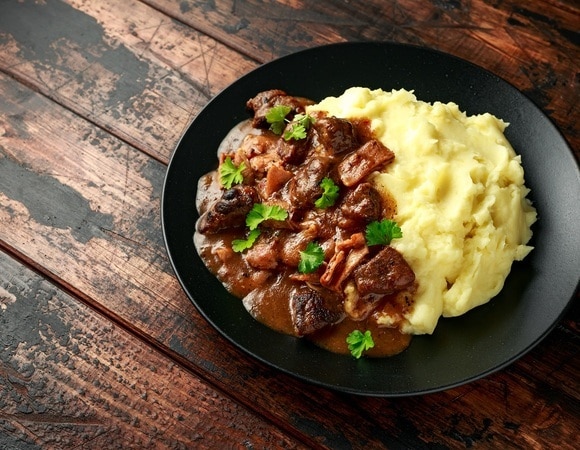 Стало известно, почему мясо и картошка — одно из самых опасных сочетаний в еде Стало известно, почему мясо и картошка — одно из самых опасных сочетаний в еде