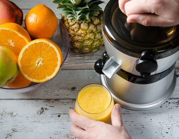 Кому нельзя пить свежевыжатые соки? Кому нельзя пить свежевыжатые соки?