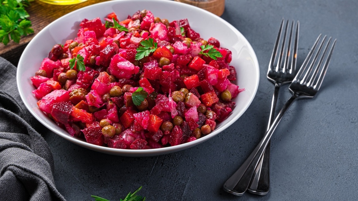 Врачи усомнились в пользе овощных ингредиентов популярного у россиян салата