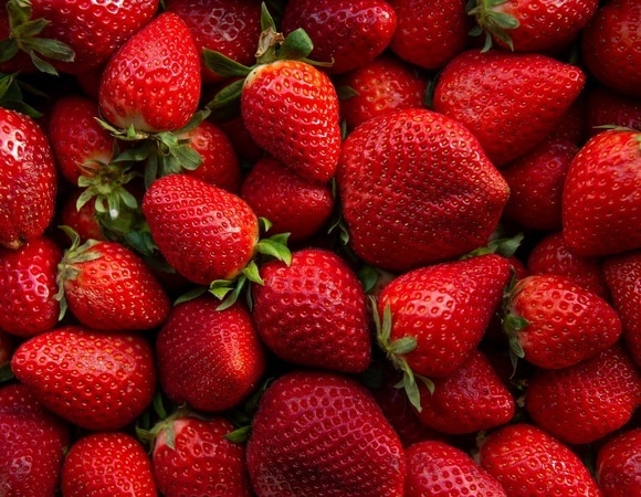 Что будет с организмом, если съесть слишком много клубники за один раз