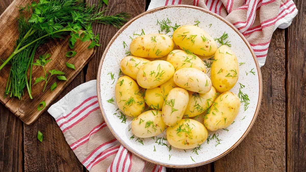 Яд вместо витаминов: как правильно выбирать молодой картофель в магазине
