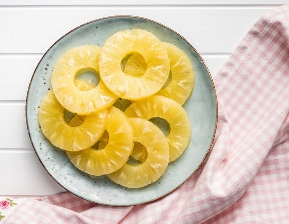 Вкусный салат с ананасами и курицей без лишних калорий — вот обновленный рецепт Вкусный салат с ананасами и курицей без лишних калорий — вот обновленный рецепт