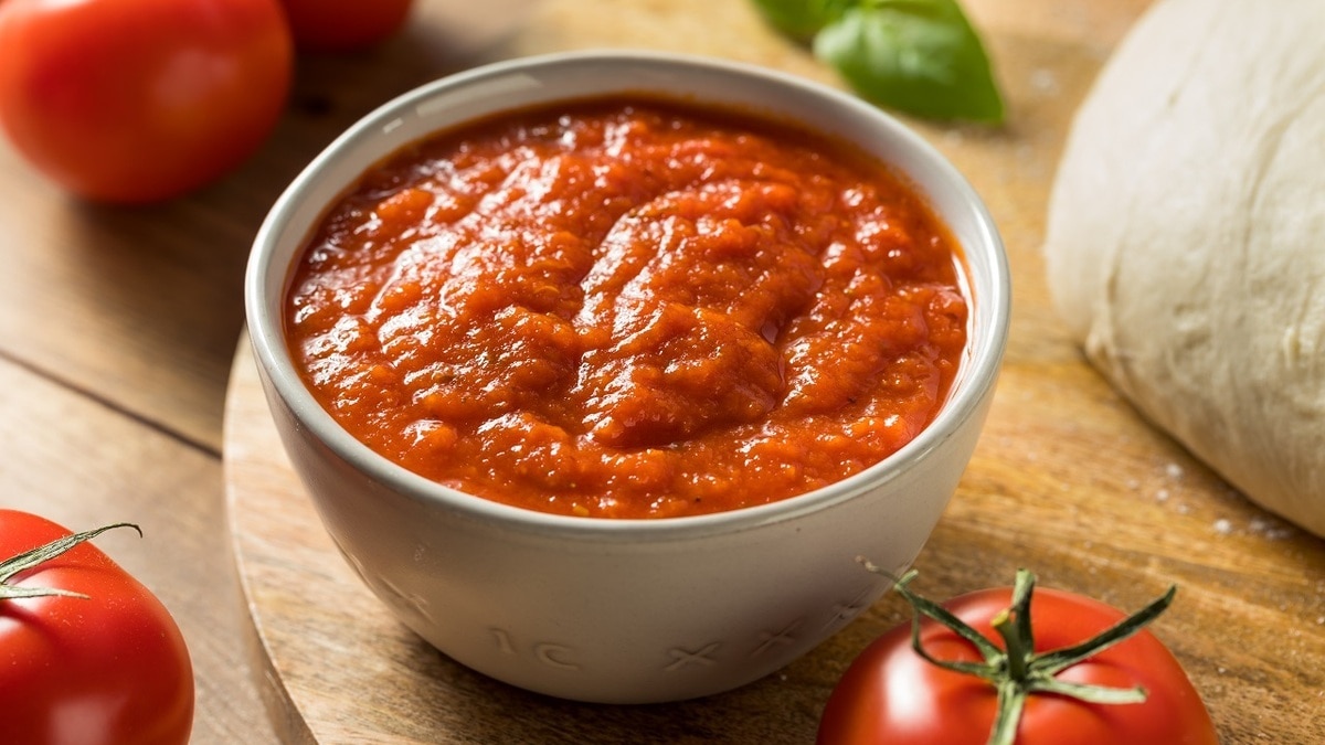 Что добавить в томатный соус для густоты — вот 12 самых подходящих ингредиентов