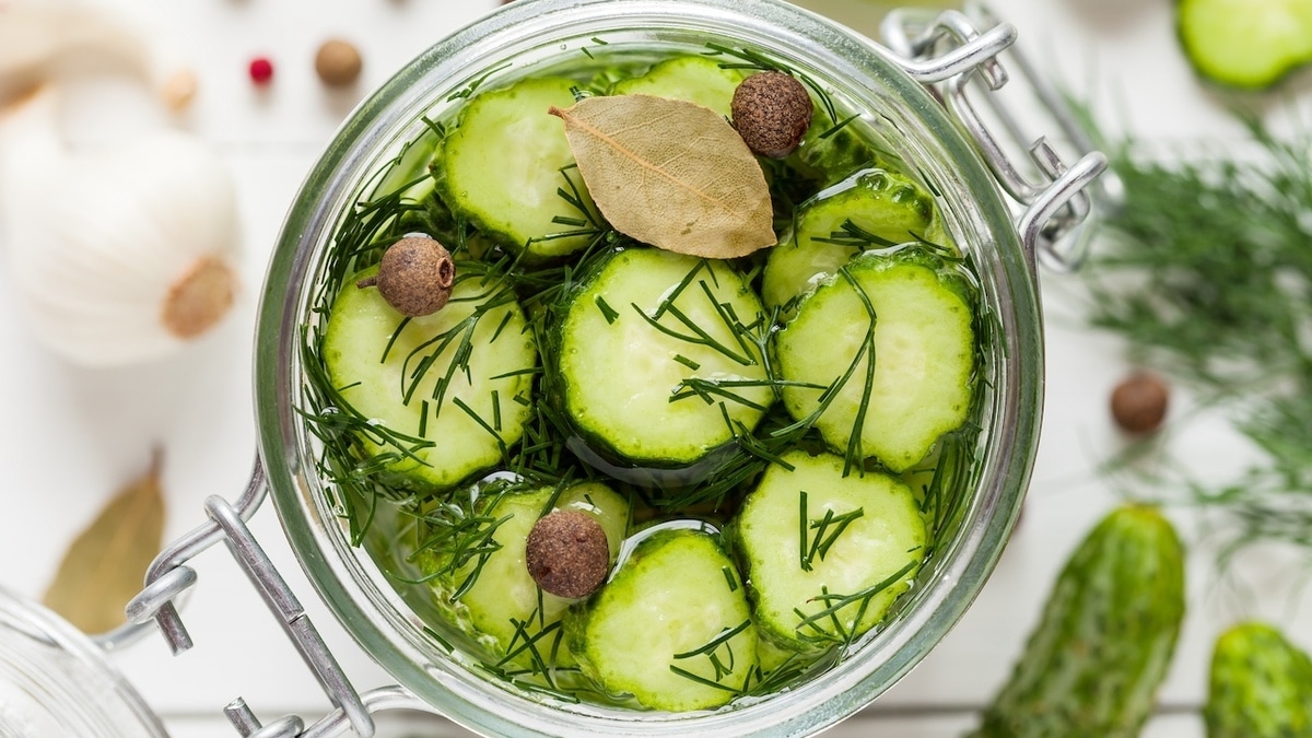 Почему соленые огурцы не просаливаются и становятся «вялыми»? Вот ошибки, которые допускают все