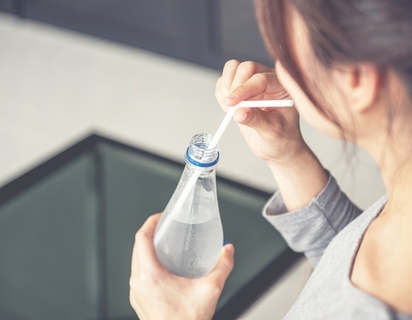 Найден самый быстрый способ охладить бутылку с водой — этот лайфхак спасет в жару Найден самый быстрый способ охладить бутылку с водой — этот лайфхак спасет в жару