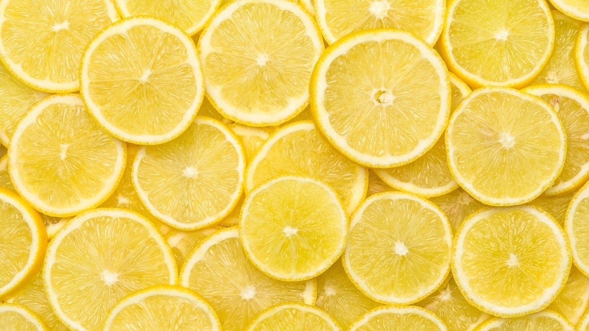 Как долго можно хранить в холодильнике половинку и дольки лимона? Как долго можно хранить в холодильнике половинку и дольки лимона?