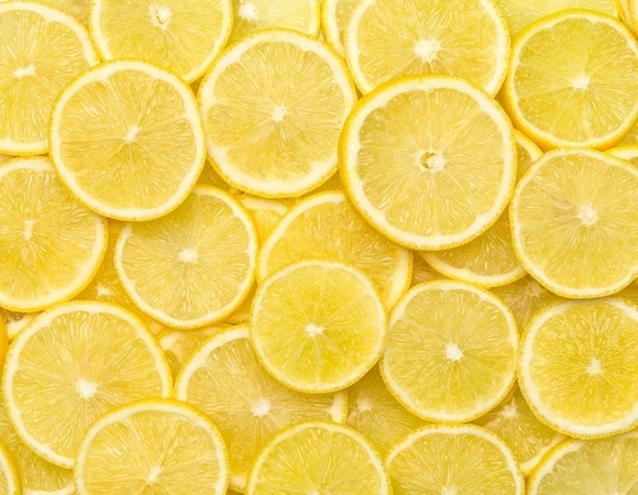 Как долго можно хранить в холодильнике половинку и дольки лимона? Как долго можно хранить в холодильнике половинку и дольки лимона?