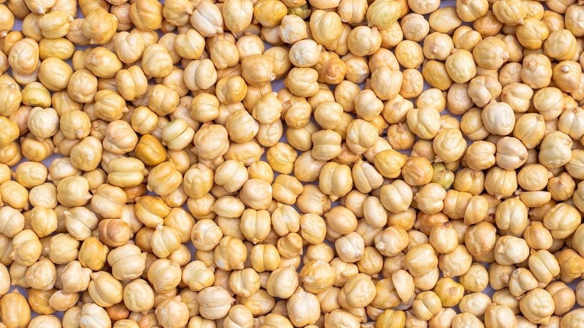 Крепкие кости, защита от рака и еще 3 причины есть нут чаще