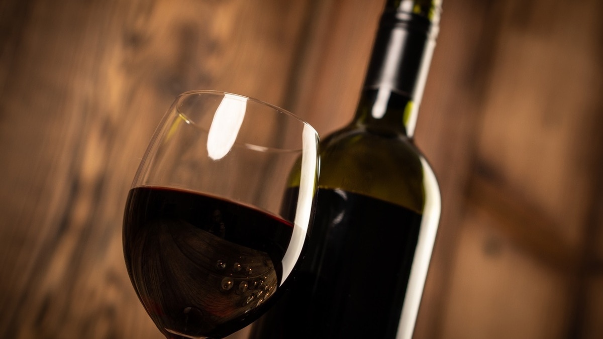 Можно ли вылить недопитое вино обратно в бутылку? Ответила биолог Можно ли вылить недопитое вино обратно в бутылку? Ответила биолог