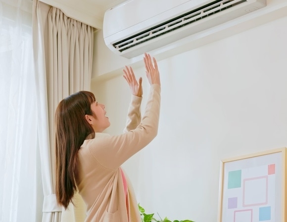 Нужно ли проветривать комнату, если работает кондиционер — мнение эксперта Нужно ли проветривать комнату, если работает кондиционер — мнение эксперта