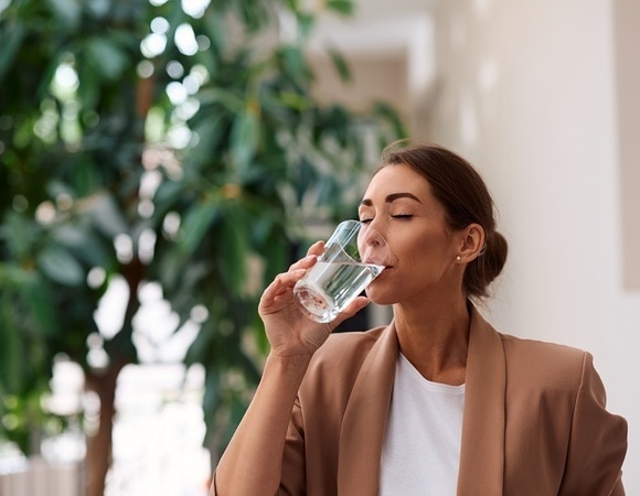 Как приучить себя выпивать дневную норму воды — врач поделилась лайфхаками Как приучить себя выпивать дневную норму воды — врач поделилась лайфхаками