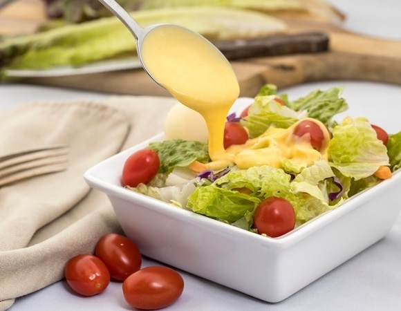 7 самых полезных салатных заправок: их можно приготовить буквально за минуту