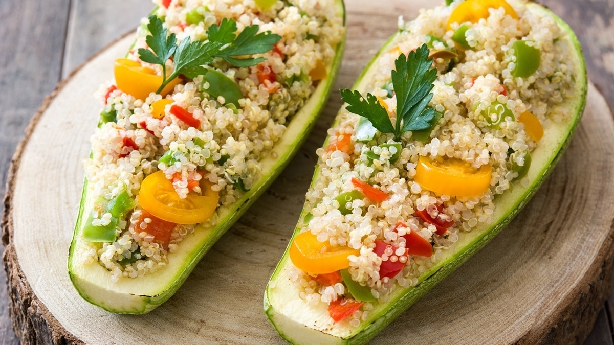 Фаршируем кабачки: 5 оригинальных начинок для овощных «лодочек»
