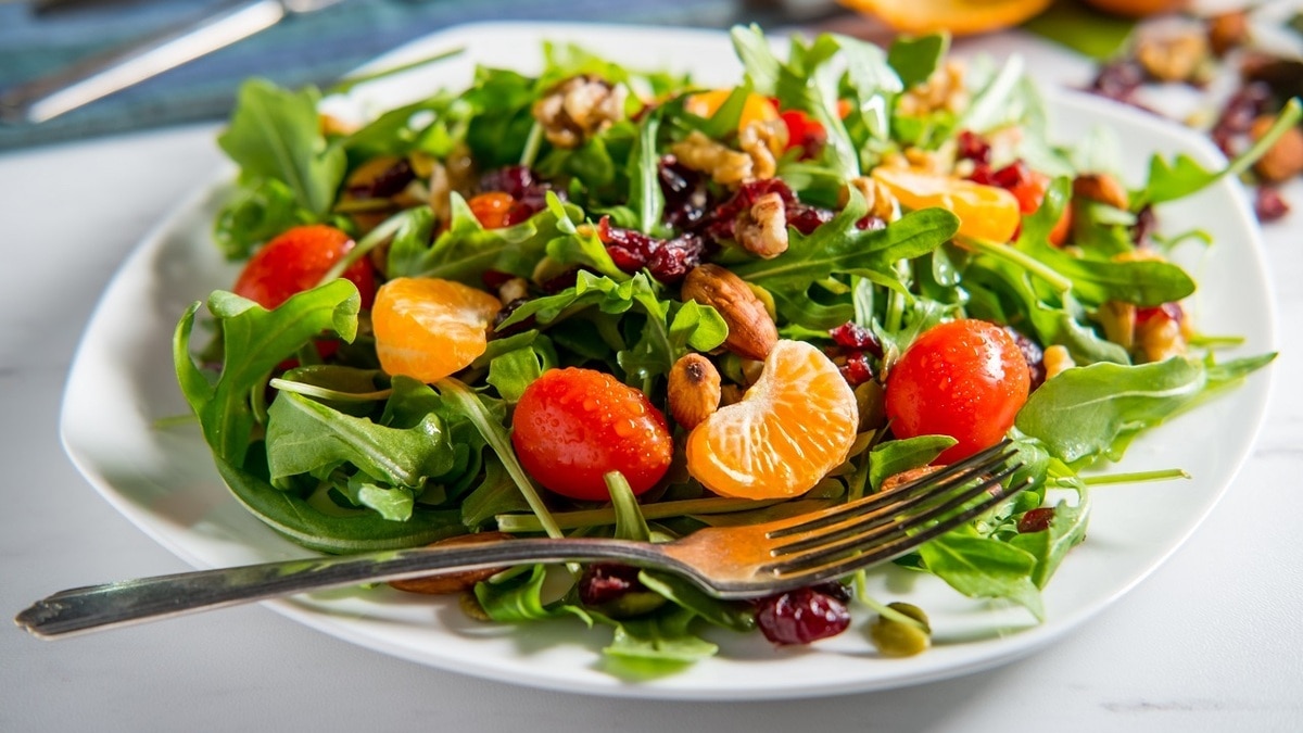 Вкусные, полезные, яркие: 3 рецепта необычных сезонных салатов Вкусные, полезные, яркие: 3 рецепта необычных сезонных салатов