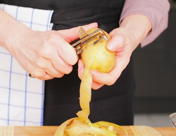 Названы 6 овощей и фруктов, которые лучше есть с кожурой — а мы привыкли их чистить! Названы 6 овощей и фруктов, которые лучше есть с кожурой — а мы привыкли их чистить!