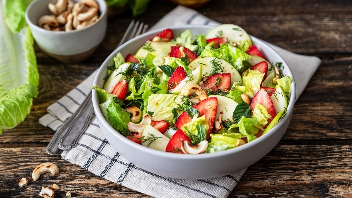 Для вкуса и здоровья: с этой добавкой любой салат станет еще полезнее