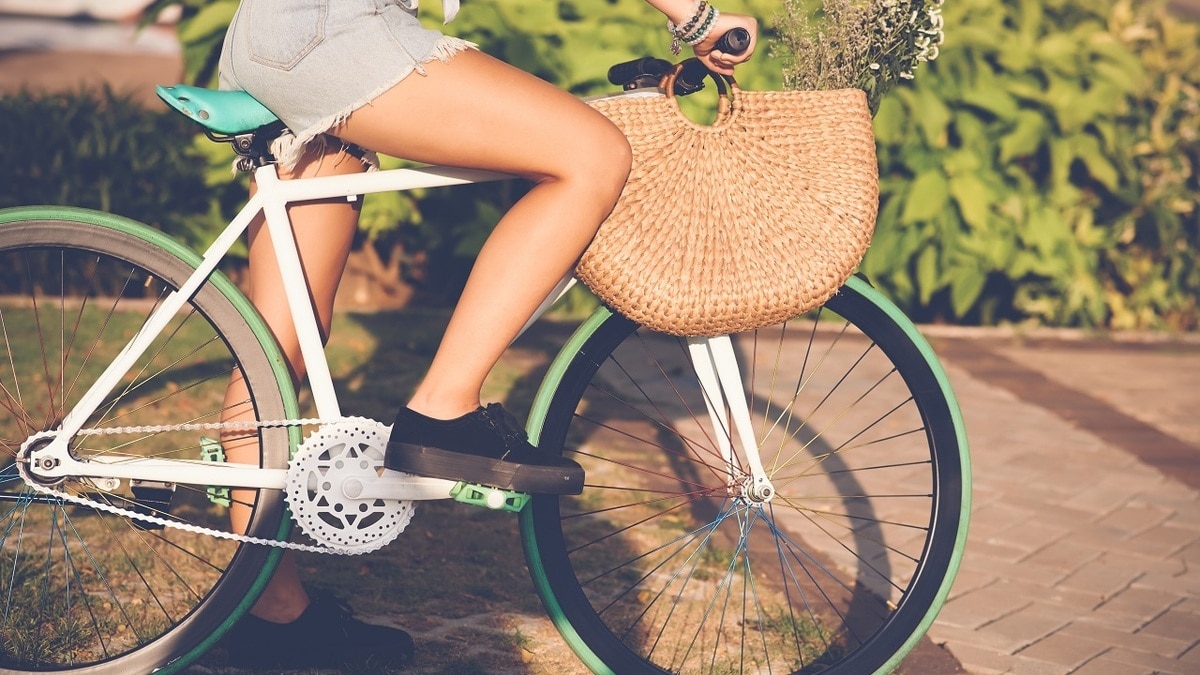 Что делать, если летом бедра трутся друг о друга — 3 способа защитить кожу