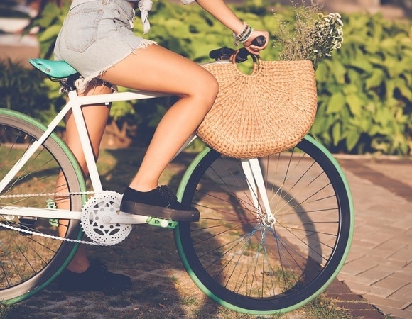 Что делать, если летом бедра трутся друг о друга — 3 способа защитить кожу Что делать, если летом бедра трутся друг о друга — 3 способа защитить кожу