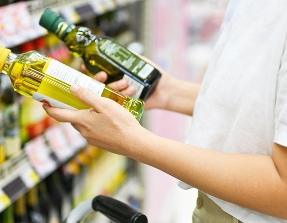 Как отличить настоящее оливковое масло от подделки — вот 7 показателей качества Как отличить настоящее оливковое масло от подделки — вот 7 показателей качества