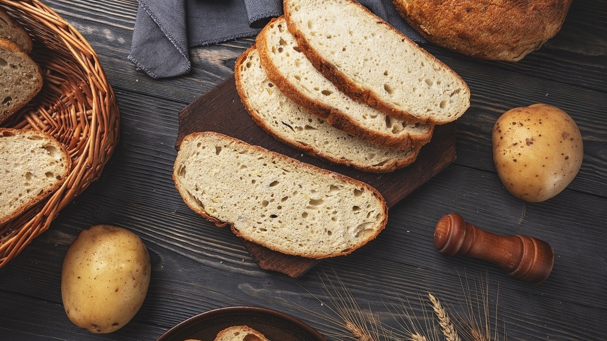 Врач сказала, кому стоит заменить хлеб на вареный картофель