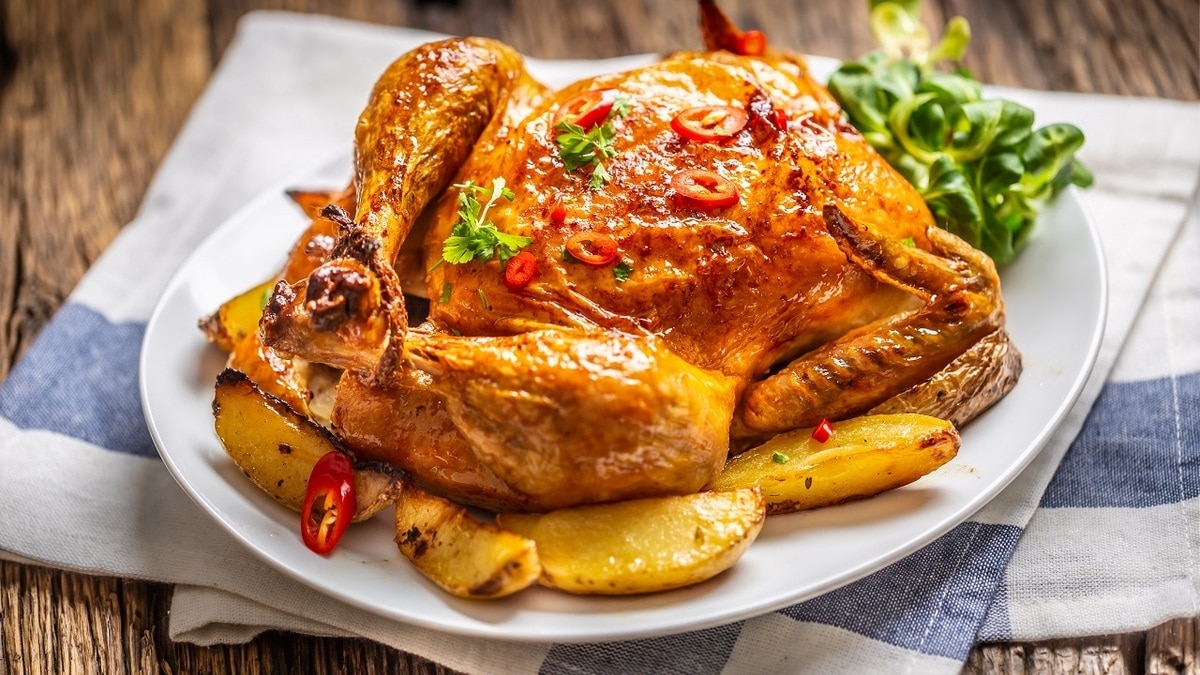 Как вкусно запечь курицу: 5 интересных идей от «Едим Дома»